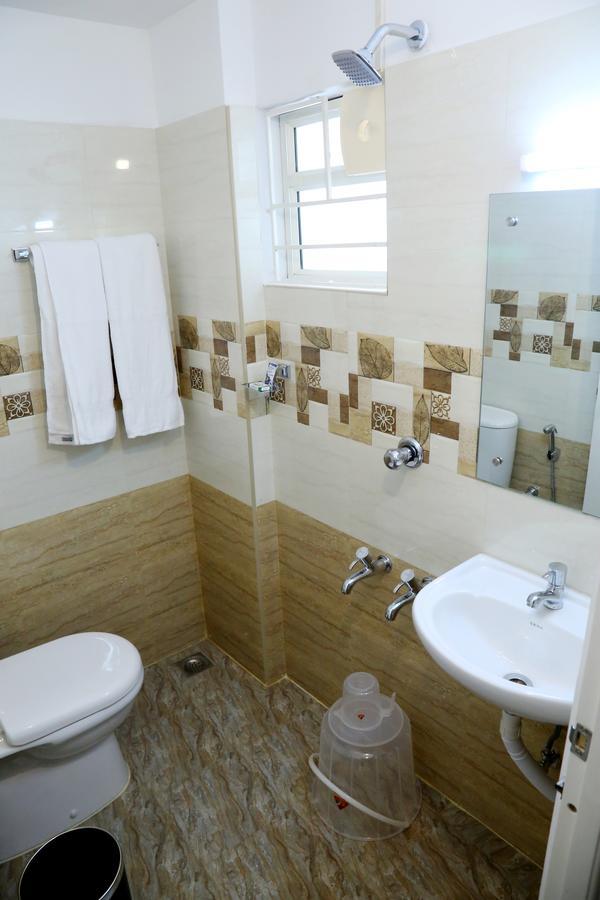 Hotel Swarna Residency Kochi المظهر الخارجي الصورة